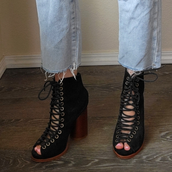 Urban Outfitters x Jeffrey Campbell booties - Picture 6 of 7